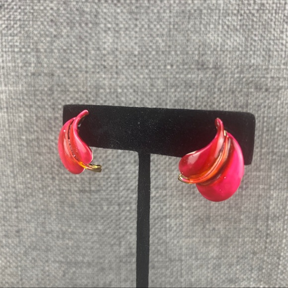 Vintage Red Curled Leaf Clip On Earrings - Picture 2 of 6